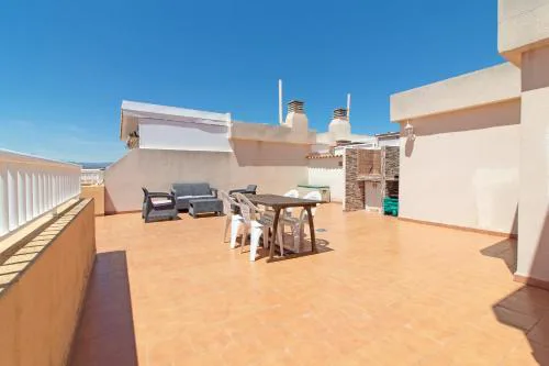 Global Vacacional, Apartamento con terraza de 70m y piscina en Canet de Berenguer