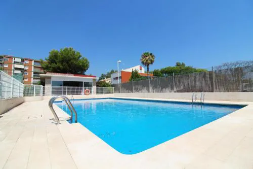 Global Vacacional, Apartamento con terraza y piscina a un paso de la playa