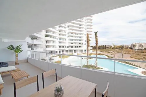 Global Vacacional, Apartamento con terraza y vistas a la piscina en Gran Canet