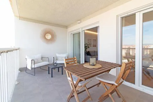Global Vacacional, Moderno apartamento con piscina y terraza en la playa de Canet