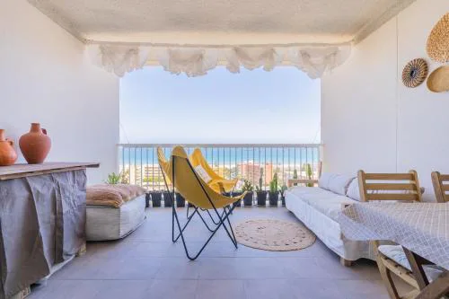 Seaview Apartment in Canet with Rooftop Pool