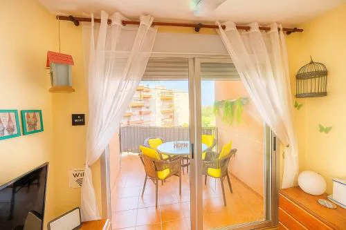 TODO INCLUIDO - Wifi,playa,piscina 24h,garaje,terraza y Mercadona -MUY CÓMODO