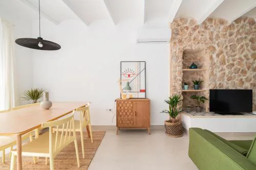 Casa con historia en el centro.