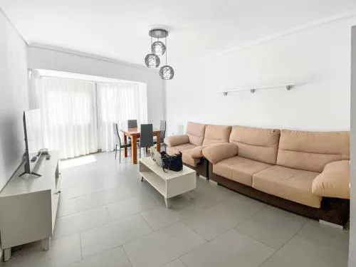 Elegant 4 beds near train station upto 10 Pax