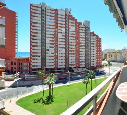NUEVO, a 70 metros de la playa y con vistas al mar
