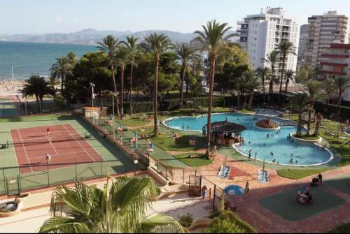 NUEVO, primera linea de playa, con piscina y vistas al mar