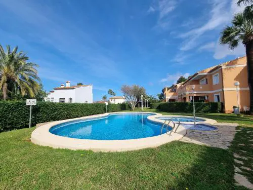 Bello apartamento con piscina a un paso del centro