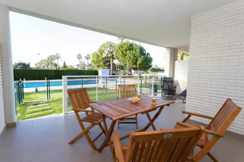 Brisas B2, 2 dormitorios, playa a 100m, by Bookindenia