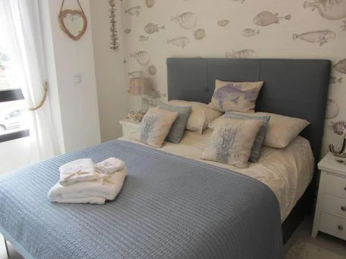 City Apt - Sleeps 4 Community Pool & Parking