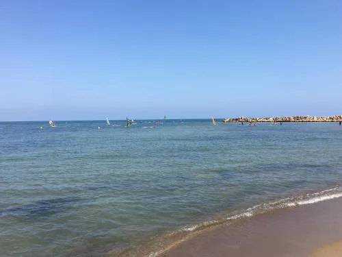 COQUETO A MENOS DE UN MINUTO DE LA PLAYA