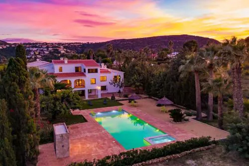 Mediterranean Luxe Villa • 8PAX • Pool • BBQ •Cozy
