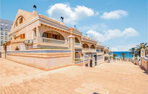 Awesome Home In Elche With Wifi
