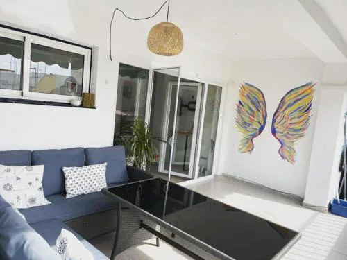 Seaview escape - spacious 3 bed beach apartment & terrace