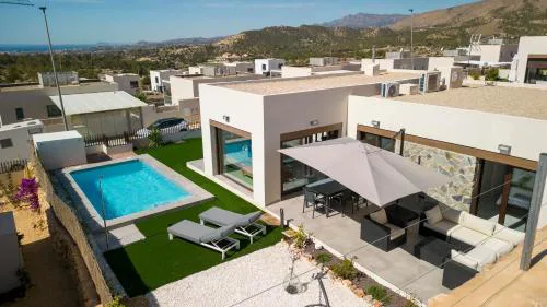 Maison neuve avec piscine