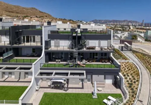 Residencial Breeze 1A by Bookaparadise