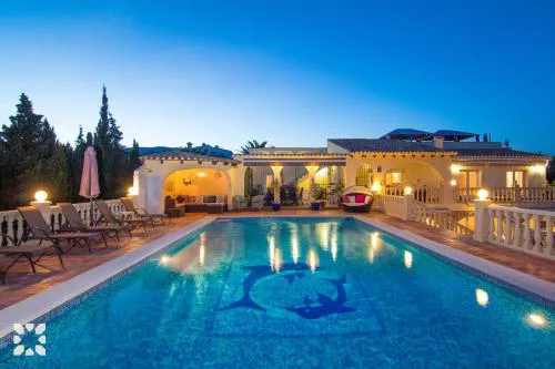 Villa Airlie by Abahana Villas