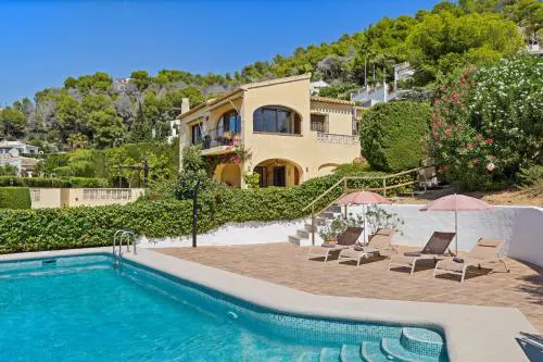 Authentic groundfloor apartment in beautiful villa, Javea