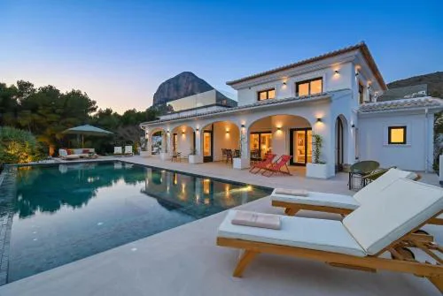 Casa Renata by Aguilarent