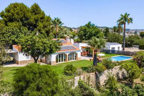 Villa Seniola by Villa Plus