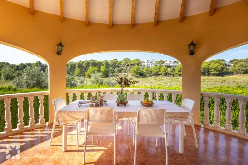 Villa Benlliure by Abahana Villas
