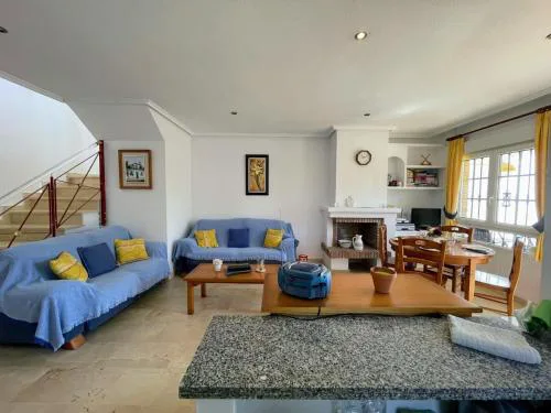 3 Bed Townhouse Overlooking Com Pool LD314