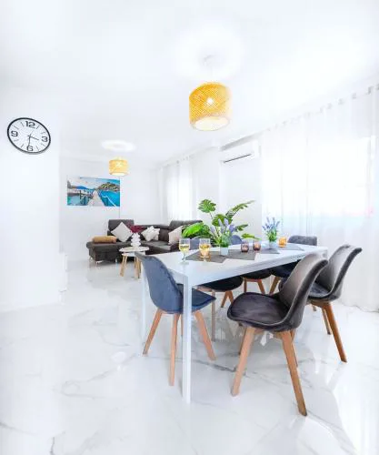 Casa Mario, La Zenia Boulevard area,fantastic 2 bedrooms, 2 bathrooms house with communal swimming pool and barbecue