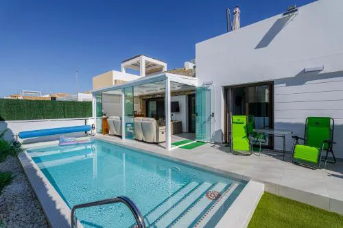 Luxe villa met verwarmd zwembad