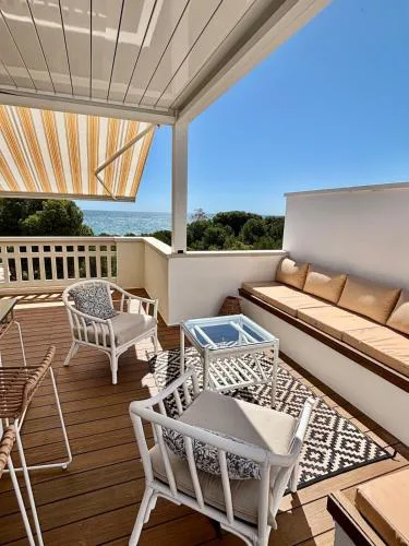 Beachfront, pool, air conditioning, 3 bedrooms, sea view
