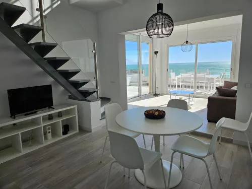 FANTÁSTICO DÚPLEX CON VISTAS IMPRESIONANTES AL MAR