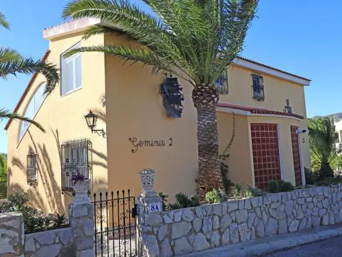 Holiday Home Casa Geminis 1 mit Garten und Meerblick by Interhome
