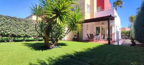 Tabarca - Chalet con jardín y piscina comunitaria