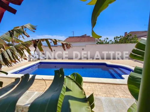 Villa privada con piscina y terraza - 3 habitaciones - ES-389-30