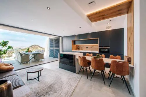 Beautiful luxurious apartment with rooftop pool