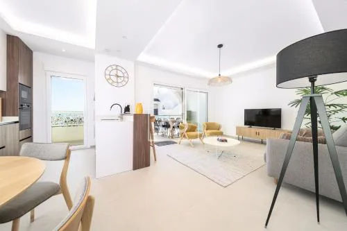 Luz de la Mata Penthouse, Golf, sea and lake views, by OYOOSTAYS