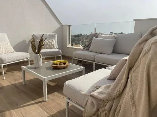 Stylish Penthouse with Pool & Solarium VM40