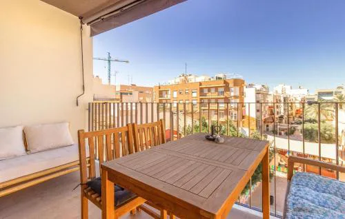 2 Bedroom Cozy Apartment In Santa Pola