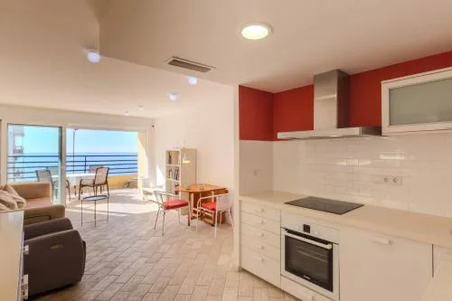 Beachfront apartment near the airport