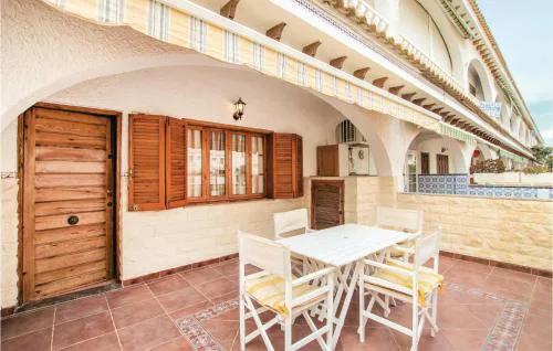 Four-Bedroom Holiday Home In Santa Pola