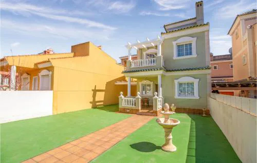 Lovely Home With Swimming Pool