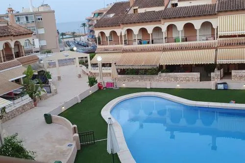 Precioso apartamento en complejo residencial con piscina y vistas al mar