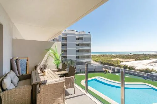 Sea view, pool, AC, 3 bedrooms, 150m beach