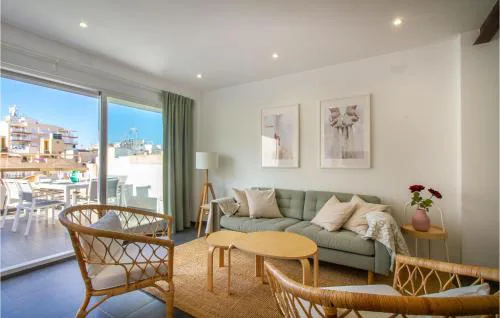 Stunning Apartment In Santa Pola