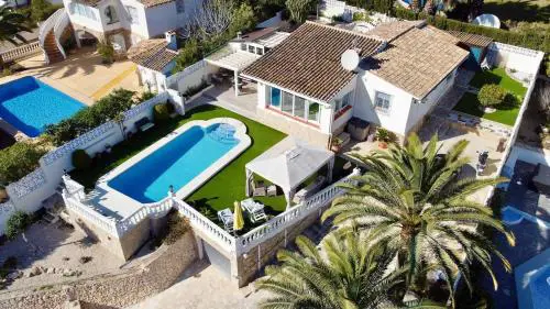 3 Bedroom exceptional villa in Moraira with pool