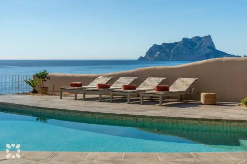 Villa Goldeneye by Abahana Villas