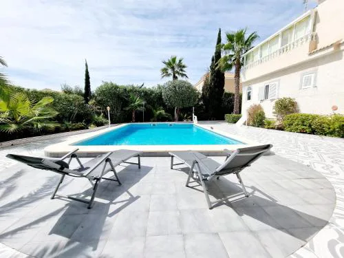 House With Pool In La Siesta