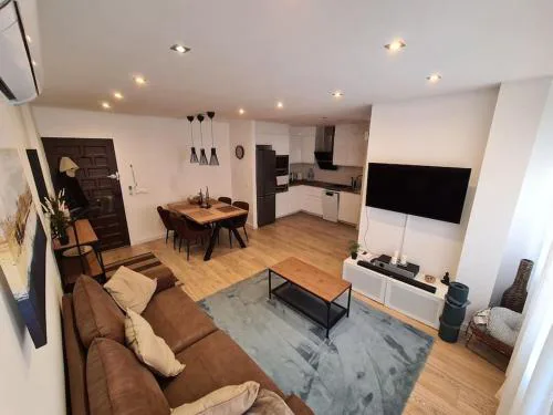 NEW Alexandra apartment, 2 min 40 sec from beach