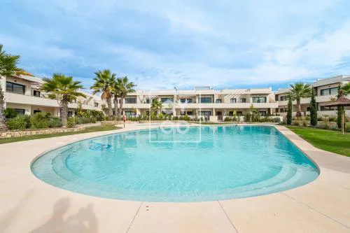 Amalia Garden Groundfloor Retreat, heated pool, near beach and sea, By OYOOSTAYS