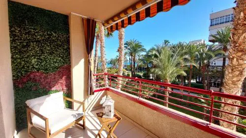 apartamento céntrico en 1ª línea de playa con piscinas y jardines