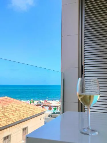 Apartamento Moderno: Primera Línea en Los Locos