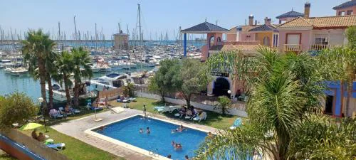 appartement climatisé deux chambres front de mer et piscine